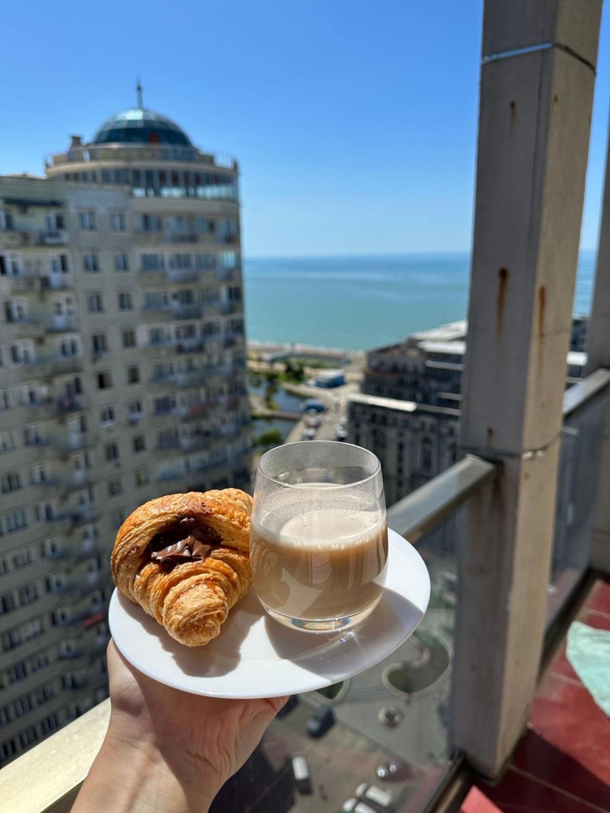 Удобные Апартаменты С Видом На Море Batumi Ngoại thất bức ảnh